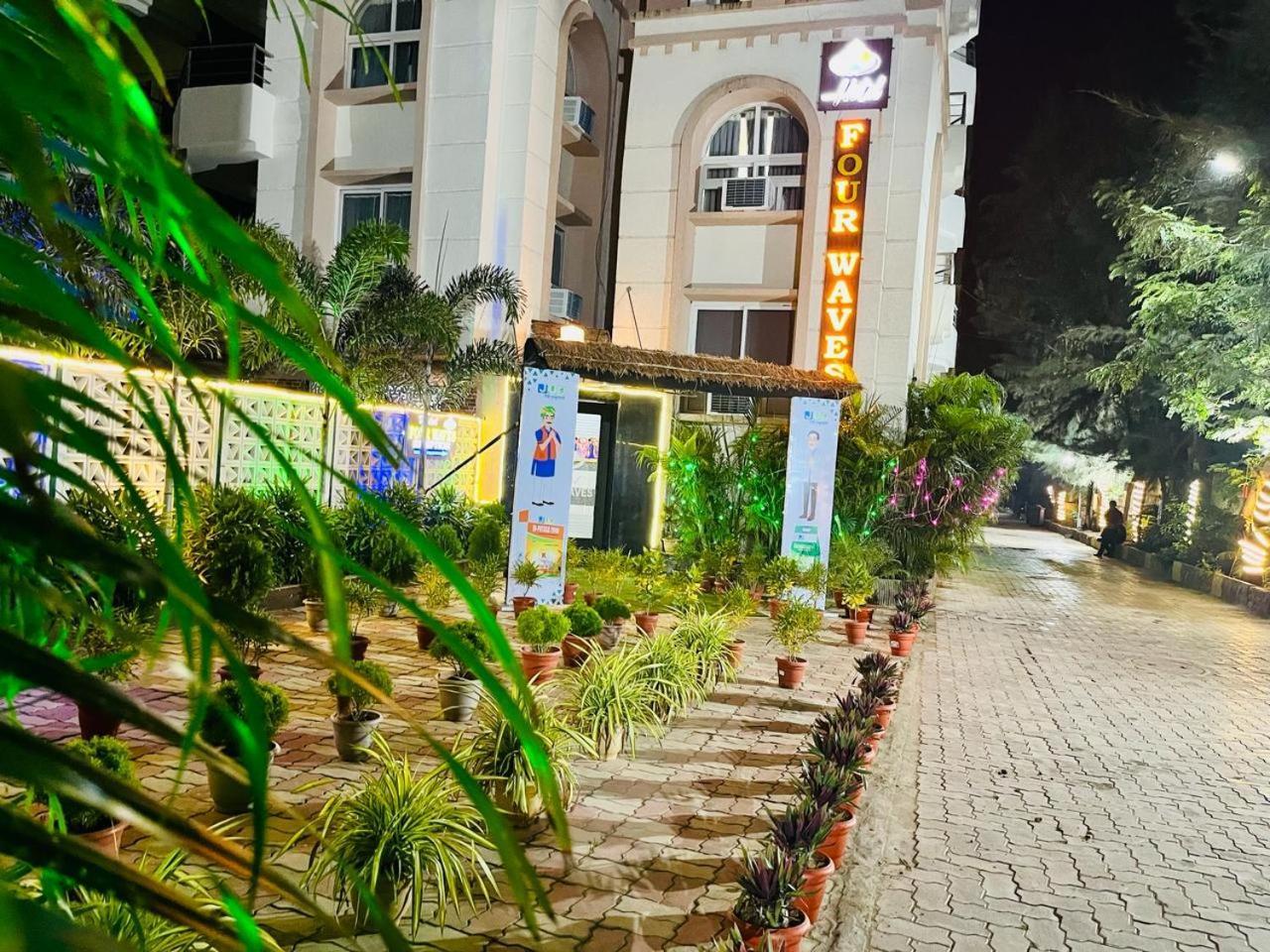 Hotel Four Waves ปูรี ภายนอก รูปภาพ