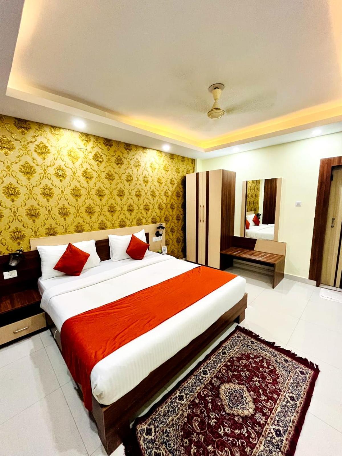 Hotel Four Waves ปูรี ภายนอก รูปภาพ